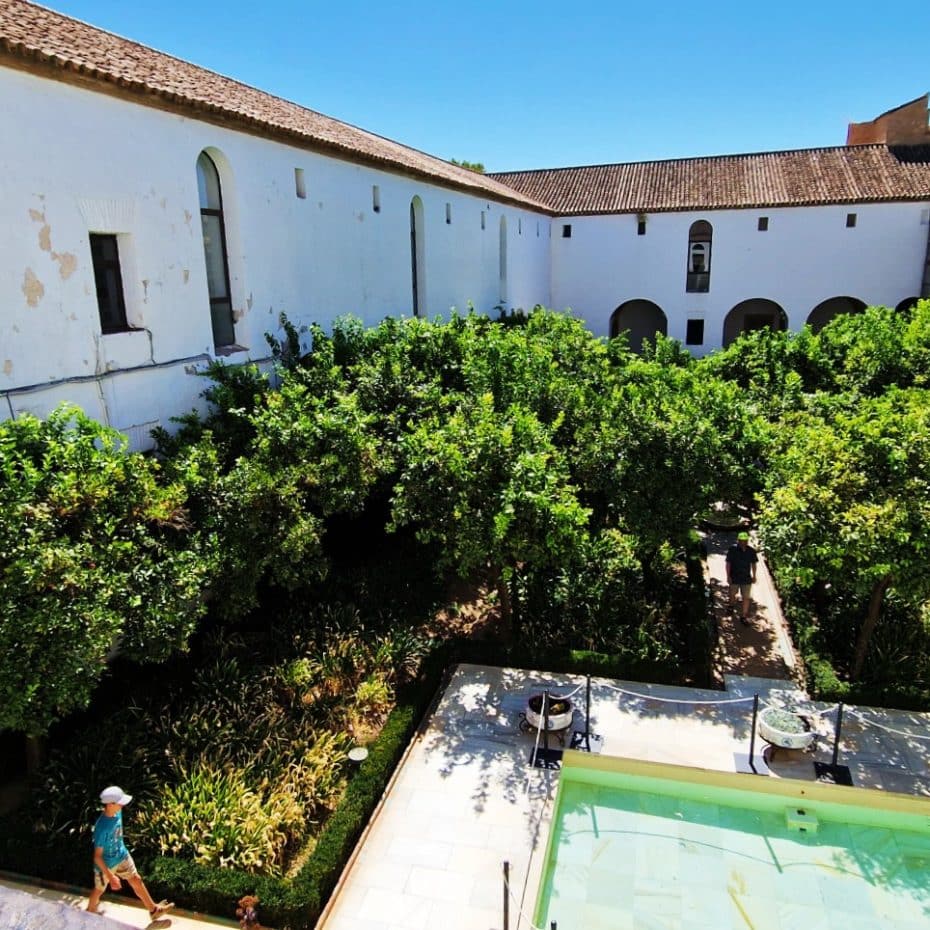 Moorish courtyard of the alcázar