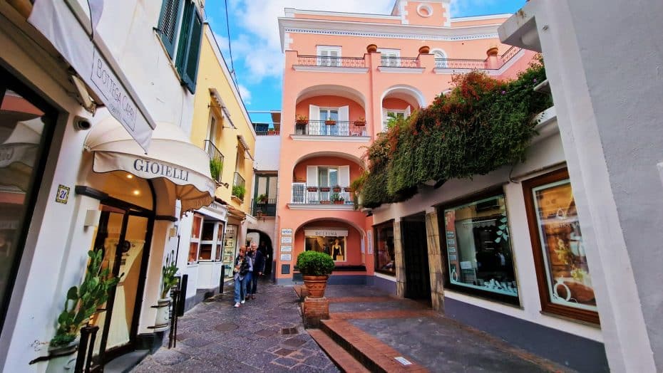 Capri es el destino perfecto para los amantes de la moda y el lujo