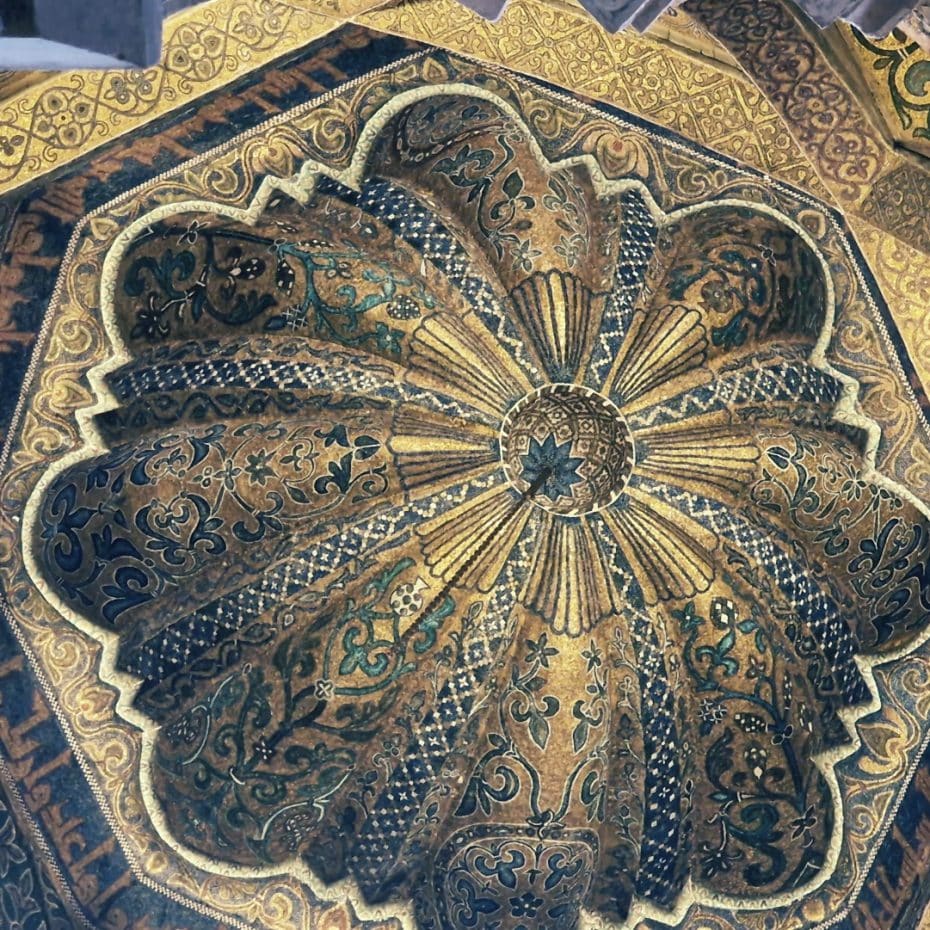 Cúpula ornamentada del mihrab