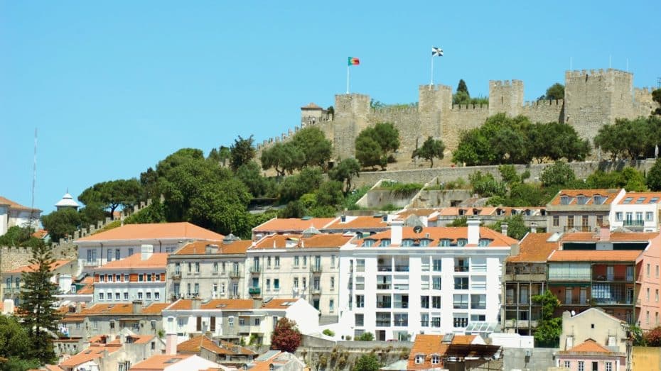 Vista del Castillo de San Jorge desde el Elevador de Santa Justa
