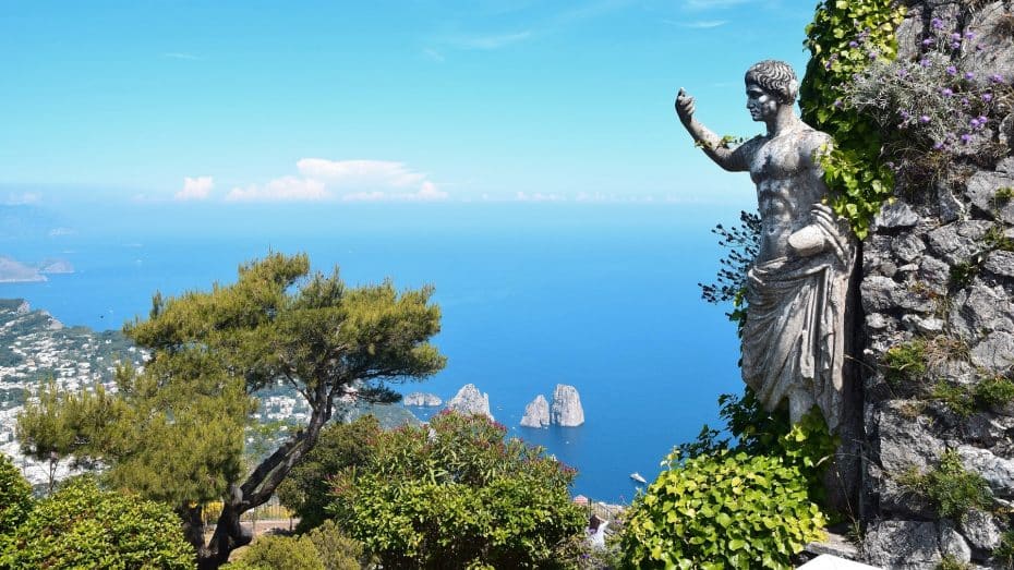 Vistas desde la cima del Monte Solaro en Capri