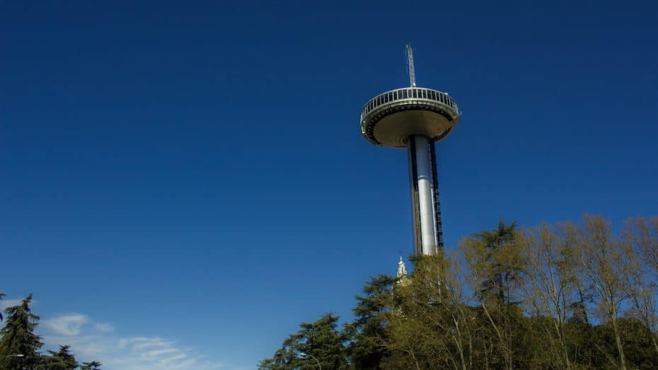 What to do in Madrid - Climbing the Moncloa Lighthouse