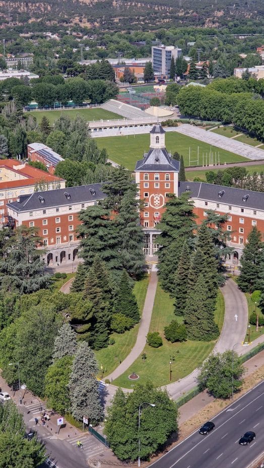 View of the rectorate of the Complutense University of Madrid from the observation deck of the Moncloa Lighthouse