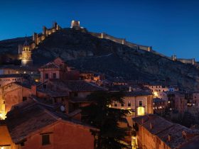 Las 21 ciudades amuralladas más bonitas de España