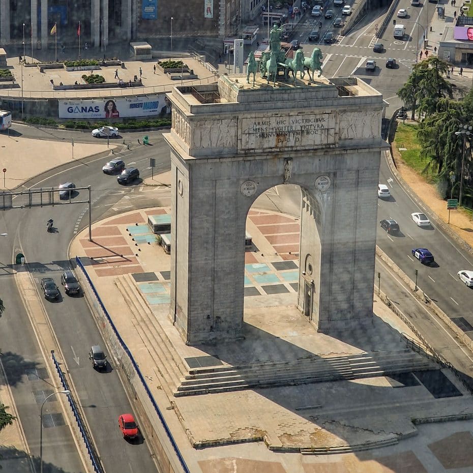 A pesar de la Ley de Memoria Histórica, el fascista Arco Triunfal de Moncloa sigue en pie a día de hoy