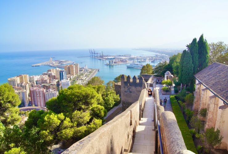 Descubre los barrios recomendados donde dormir en Málaga