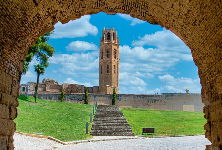 Descubre las mejores zonas donde dormir en Lleida